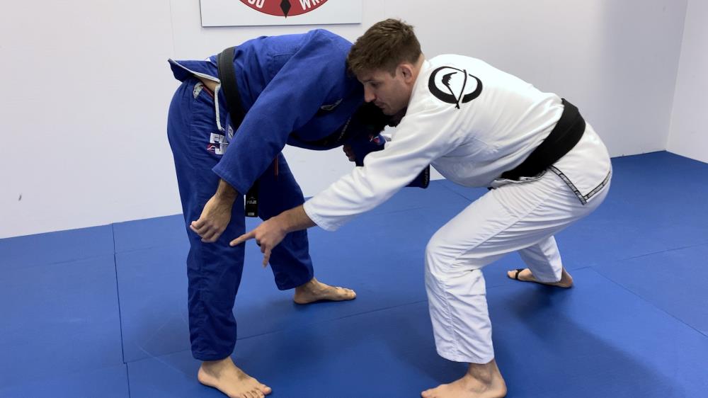 Ep. 70 - Sweep Single Leg / Barrel Roll Combo - Gi Variation